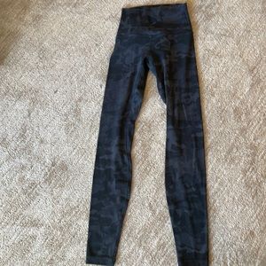 Lululemon “28 black faded camo Align pants